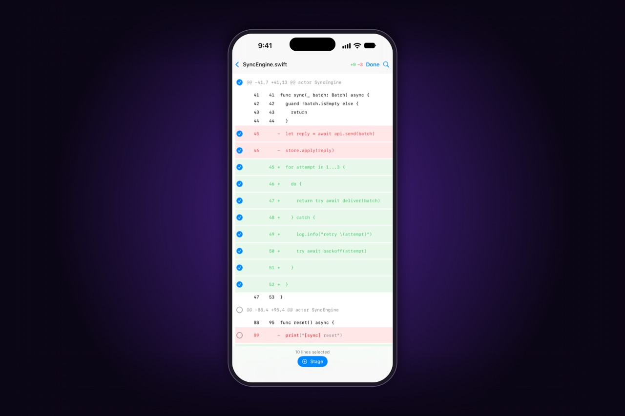Ein Diff auf dem Telefon: entfernte und hinzugefügte Zeilen, die für den Commit zeilenweise ausgewählt